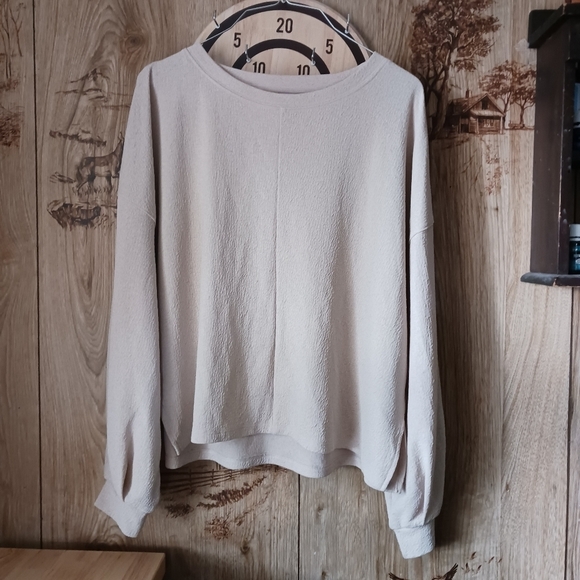 H&M Tops - H&M Beige Crepe Boxy Top Size Medium